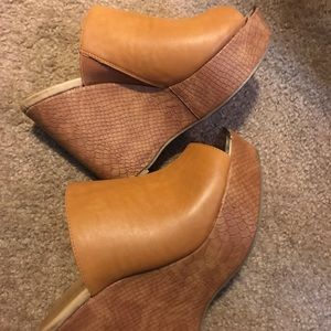 Aldo Cognac Wedges Size 8